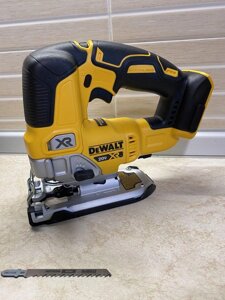 Лобзик акумуляторний Dewalt dcs334