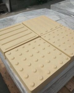 Плитка тактильна бетонна "Полоса" 500х500х60м