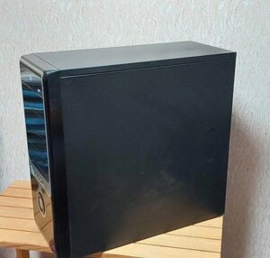 4 Ядра intel quad Q8300 (2.50 ггц)4 гб * 250 гб * ATI radeon 3650 (2 гб)