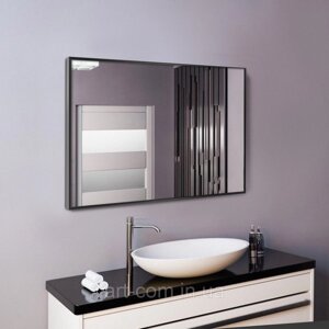 Чорне дзеркало в алюмінієвій рамі для ванної