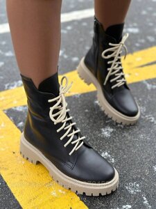 Демісезонні жіночі черевики натуральна шкіра чорні на бежевій підошві. 36