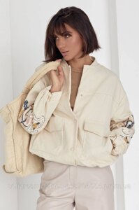 Жіноча куртка-бомбер з вишивкою на рукавах S M L