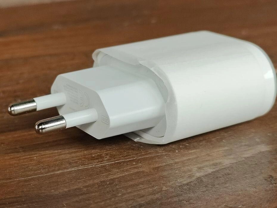 Оригінальний Блок живлення Apple USB-C 20 Вт. від компанії Артур Захаров - фото 1