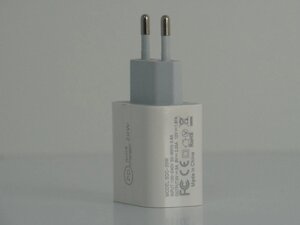 Зарядний адаптер 20W – потужна і безпечна зарядка для сучасних телефонів