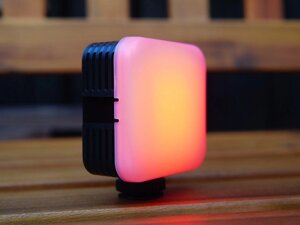 Кольоровий RGB-відеосвітло для камер на магніті Neewer Mini Portable LED Light RGB61 Ємність акумулятора 2000 мА·год