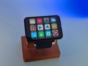 Смарт-годинник Silvergear Smartwatch XL з 2,4-дюймовим сенсорним екраном і 32 ГБ пам'яті — це багатофункціональний