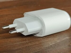 Оригінальний Блок живлення Apple USB-C 20 Вт.