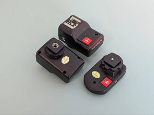 Радіосинхронізатор DSLR-kit PT-04 для Canon, Nikon, ін. (1 передавач 1 приймача)