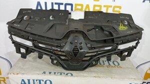 Решетка радиатора Renault Clio IV 12-15