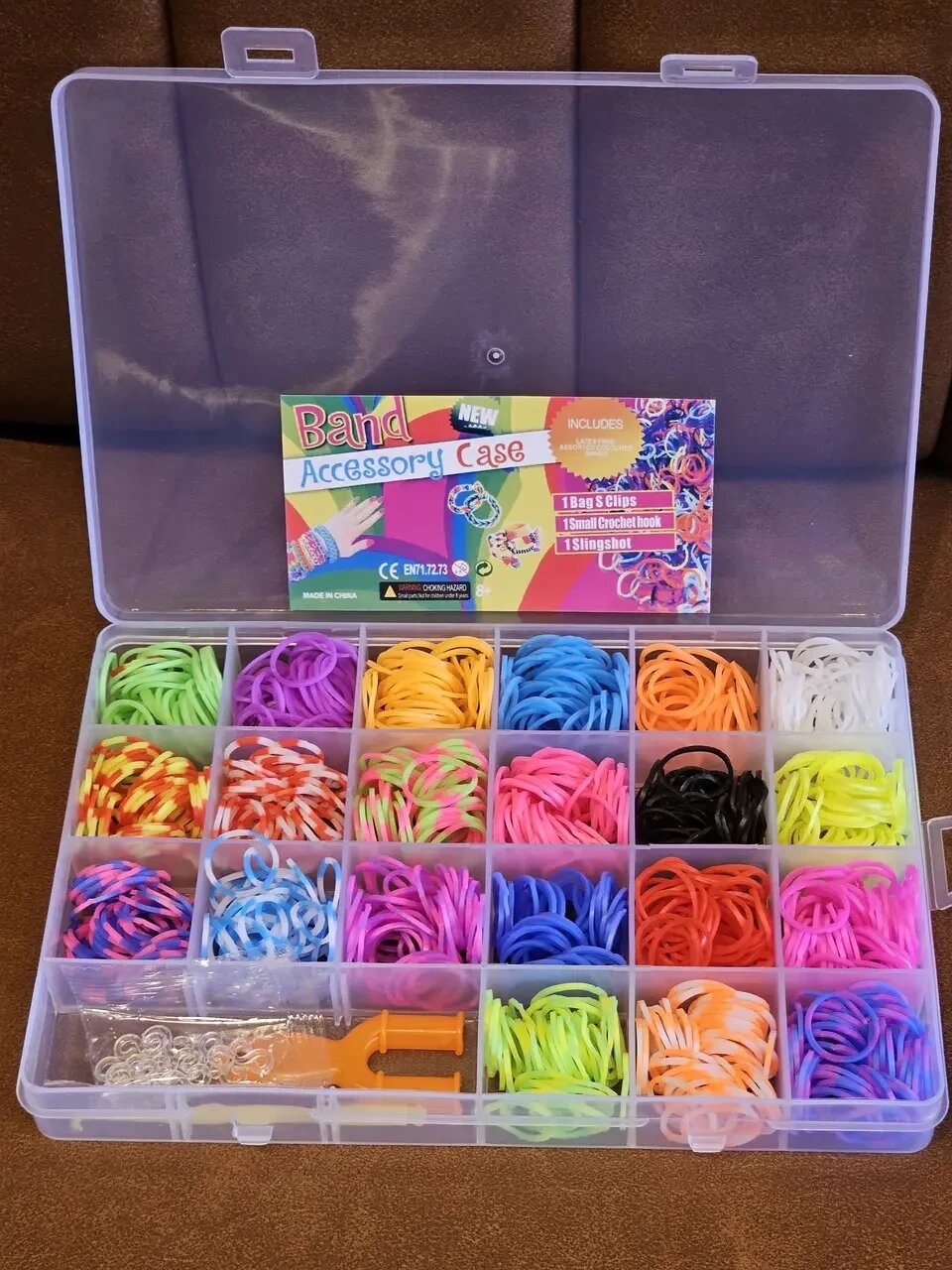 Набір Різнокольорових Гумок Для В'язання Браслетів та Різних Аксесуарів з Рогаткою та Великим Гачком від компанії Кілометр - фото 1