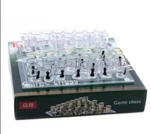 Гра П'яні шахи з рюмками та дошкою