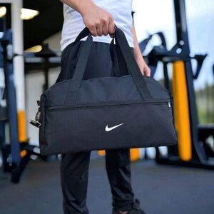 Невелика спортивна чорна сумка. Сумка для тренувань спортивна nike