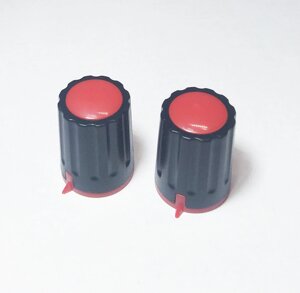 Ручка для змінного резистора R-04 чорна/червона (D=15мм H=21мм), з покажчиком