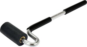 Валик притискний гумовий YATO Ø38 x 75 мм, алюмінієва ручка 320 мм