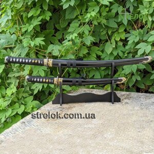 Набір самурайських мечів (вакідзасі та танто) на підставці