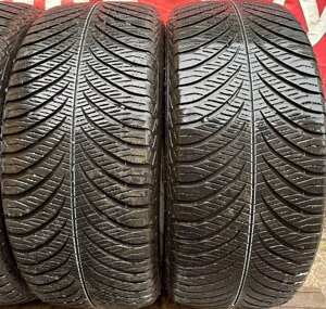 Шини б у 235 55R17 goodyear vector 4 seasons зима