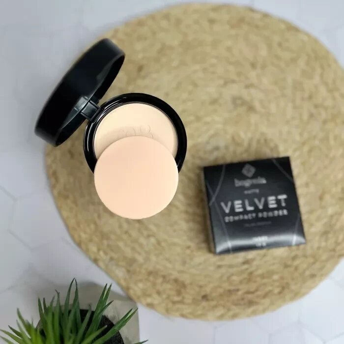 Компактна пудра для об'єму Bogenia Matte Powder Velvet Porcelain від компанії Інжир - фото 1