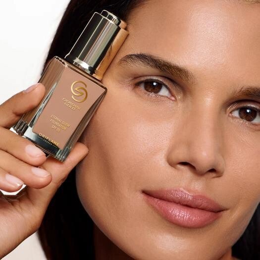 Сяюча тональна основа Giordani Gold SPF 25 від компанії Інжир - фото 1