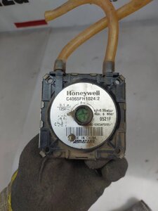 Пресостат (реле тиску повітря ) для газового котла Honeywell C4065FH1024 /К1/