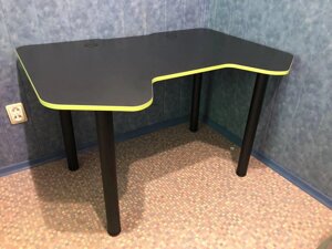 Комп'ютерний Геймерський стіл 120 см ЛДСП на ніжках чорний зеленим