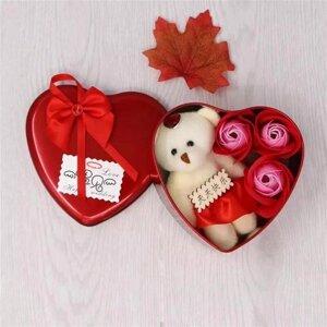 Подарунковий набір із мильною квіткою з 3 трояндами 1 ведмедик Червоний