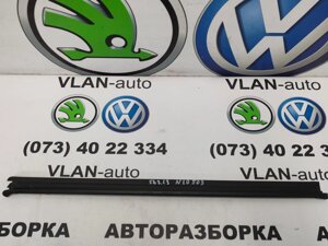 Ущільнювач скла двері ліва задня3V9839479СуперБ 3Skoda