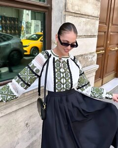 Вишиванка жіноча з мереживом , біла вишита блузка з геометричним орнаментом