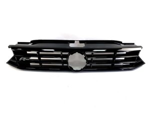 Решітка радіатора на Volkswagen Passat B8 2014-2019 року (у стилі R-Line)