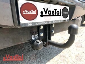 Фаркоп Toyota Hilux 4WD (балка внизу бампера) (2005-2015)