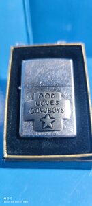 Бензинова запальничка Zippo Marlboro   GOD LOVES COWBOYS , 2001 г