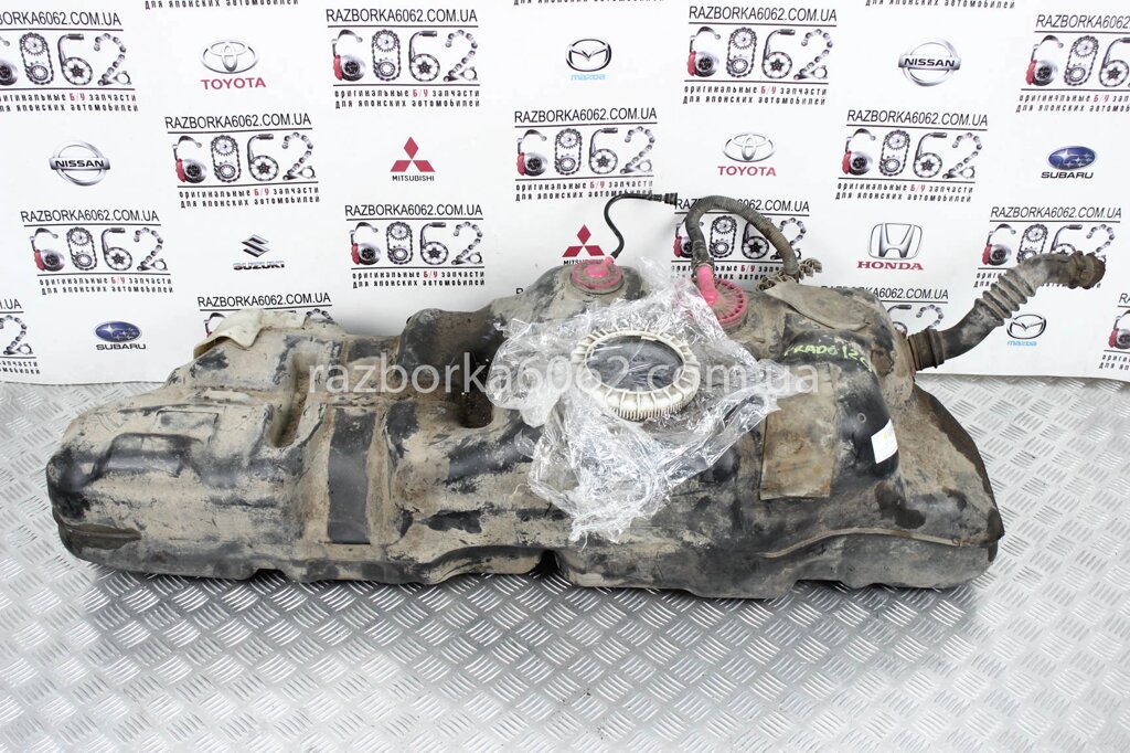 Бак паливний пластик Toyota Prado 120 2003-2009 770013D530 (35171) від компанії Автозапчастини б/в для японських автомобілів - вибирайте Razborka6062 - фото 1