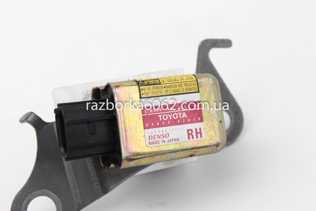 Датчик удару бічний передній правий Toyota RAV-4 II 2000-2005 8983342010 (27576) від компанії Автозапчастини б/в для японських автомобілів - вибирайте Razborka6062 - фото 1