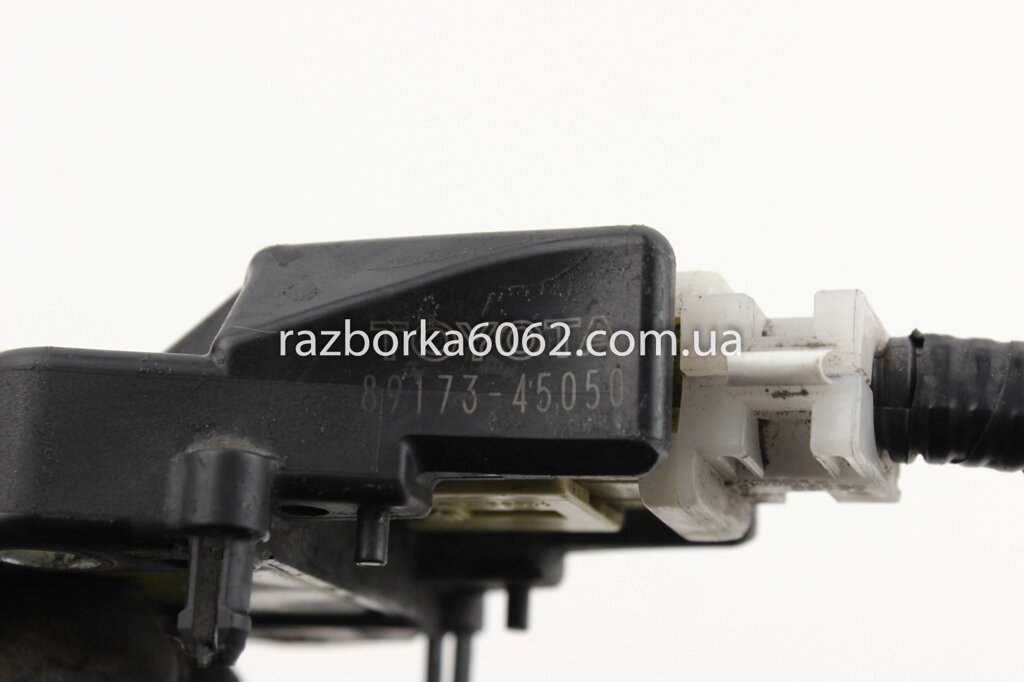 Датчик удару фронтальний передній 03-05 Toyota RAV-4 II 2000-2005 8917349295 (27547) від компанії Автозапчастини б/в для японських автомобілів - вибирайте Razborka6062 - фото 1