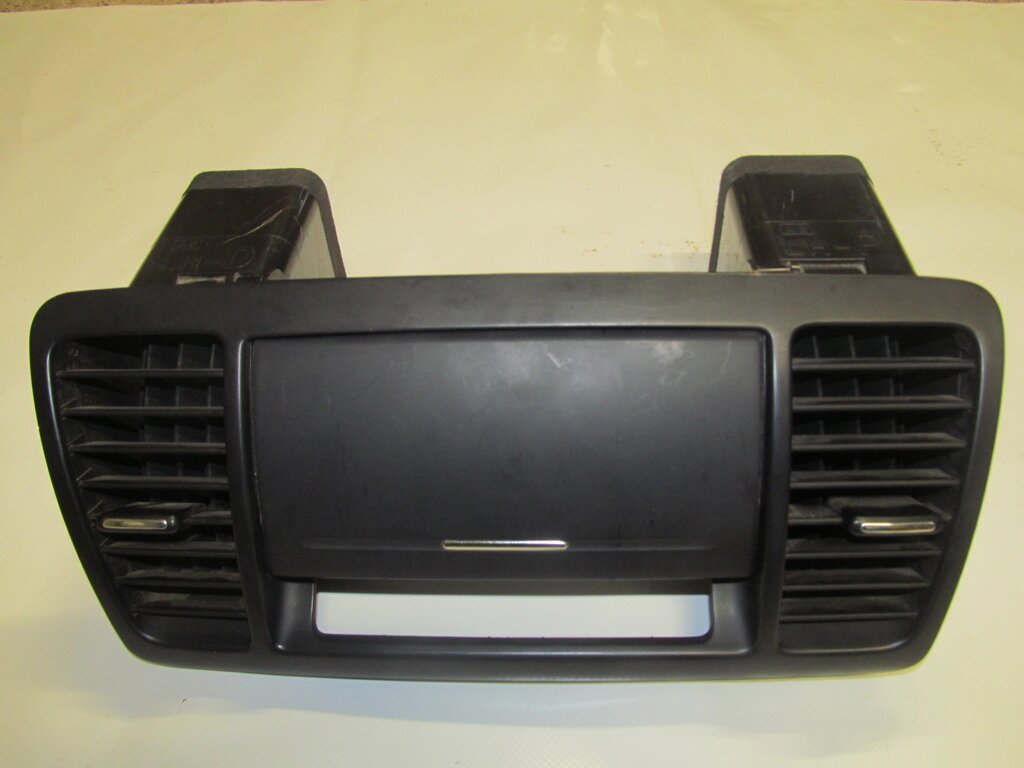 Дефлектори центральних повітропроводів Subaru Outback (BP) 2003-2009 66120AG020 (17605) від компанії Автозапчастини б/в для японських автомобілів - вибирайте Razborka6062 - фото 1