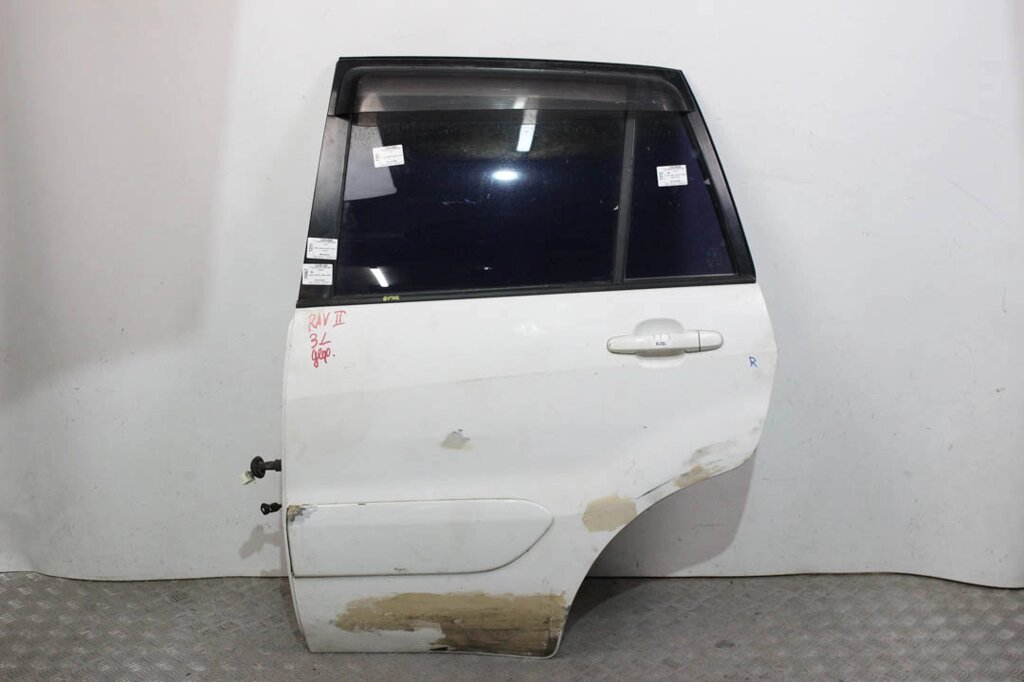 Двері задня ліва дефект Toyota RAV-4 II 2000-2005 6700442040 (78967) від компанії Автозапчастини б/в для японських автомобілів - вибирайте Razborka6062 - фото 1