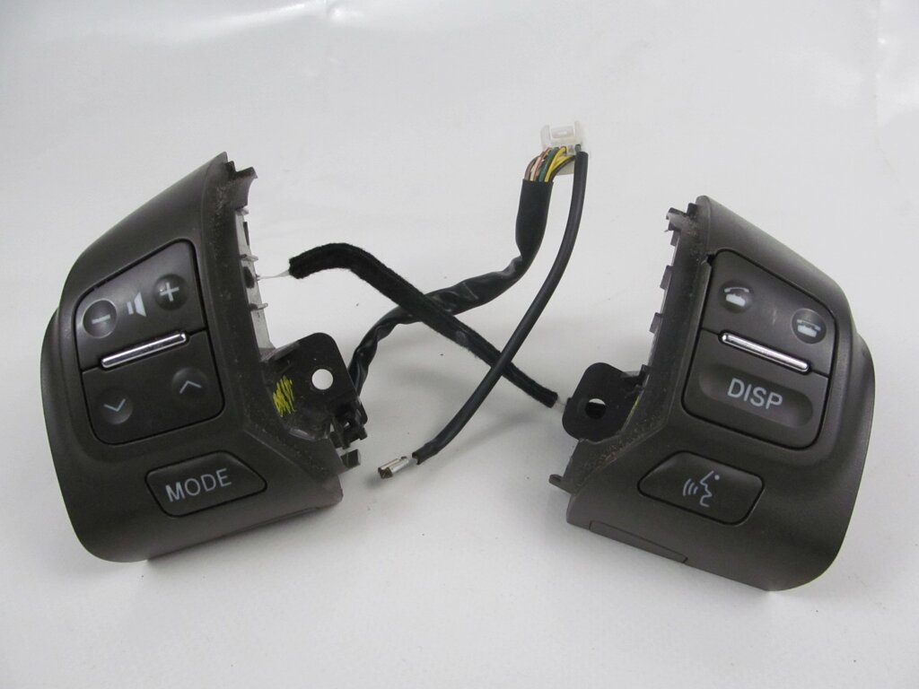 Кнопки управління на кермо сірі Lexus GS (S190) 2005-2012 F70CV174A (19864) від компанії Автозапчастини б/в для японських автомобілів - вибирайте Razborka6062 - фото 1