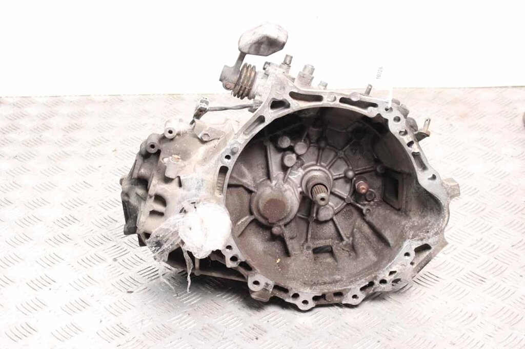 Коробка передач МКПП 1.6 5 ст. C50 Toyota Auris 2006-2012 3030012A90 (10328) від компанії Автозапчастини б/в для японських автомобілів - вибирайте Razborka6062 - фото 1