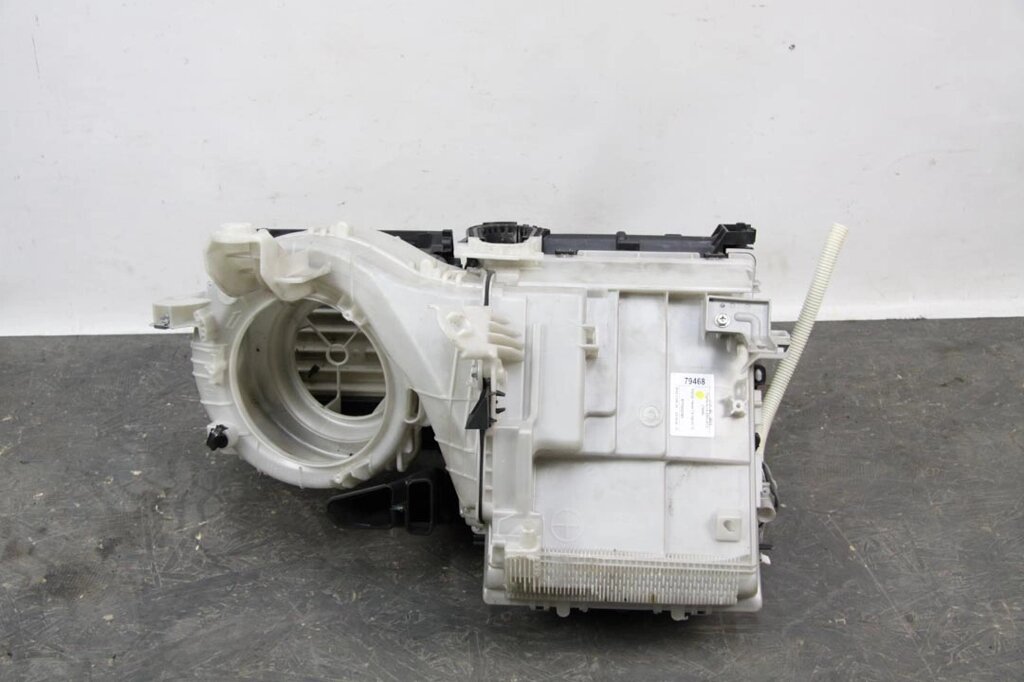 Корпус печі 1.8 Hybrid 10- Toyota Auris 2006-2012 8713002740 (79468) від компанії Автозапчастини б/в для японських автомобілів - вибирайте Razborka6062 - фото 1