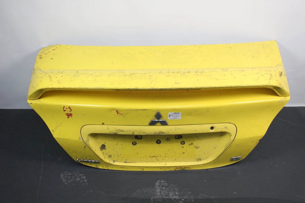 Кришка багажника із спойлером седан дефект Mitsubishi Lancer 9 (CSA) 2003-2009 5920A021 (6236) від компанії Автозапчастини б/в для японських автомобілів - вибирайте Razborka6062 - фото 1