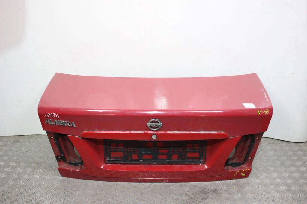 Кришка багажника Nissan Almera (N16) 2000-2006 843009M730 (43645) із накладкою від компанії Автозапчастини б/в для японських автомобілів - вибирайте Razborka6062 - фото 1