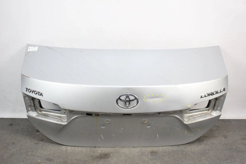 Кришка багажника Toyota Corolla E16 2013-2018 6440102A30 (8591) від компанії Автозапчастини б/в для японських автомобілів - вибирайте Razborka6062 - фото 1