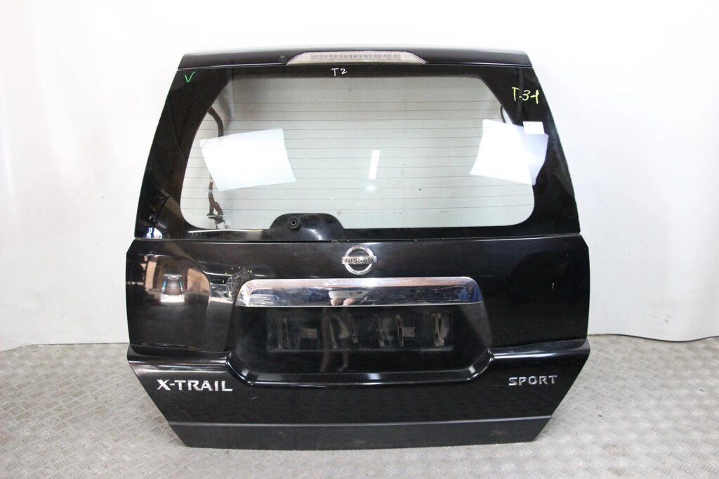 Кришка багажника з накладкою Nissan X-Trail (T31) 2007-2012 K010MJG4EA (38245) чорна від компанії Автозапчастини б/в для японських автомобілів - вибирайте Razborka6062 - фото 1