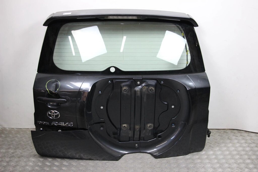Кришка багажника зі спойлером в зборі Toyota RAV-4 III 2005-2012 6700542372 (6900) З дефектом 420 $ від компанії Автозапчастини б/в для японських автомобілів - вибирайте Razborka6062 - фото 1