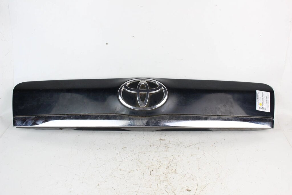 Накладка кришки багажника верхня під підсвічування Toyota RAV-4 III 2005-2012 7680142120 (78910) від компанії Автозапчастини б/в для японських автомобілів - вибирайте Razborka6062 - фото 1