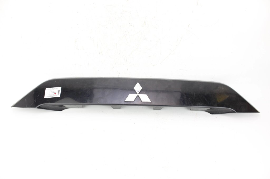 Накладка на кришку багажника Mitsubishi Outlander (CW) XL 2006-2014 5817A022 (10853) На хорошому отломано одне кріплення  від компанії Автозапчастини б/в для японських автомобілів - вибирайте Razborka6062 - фото 1