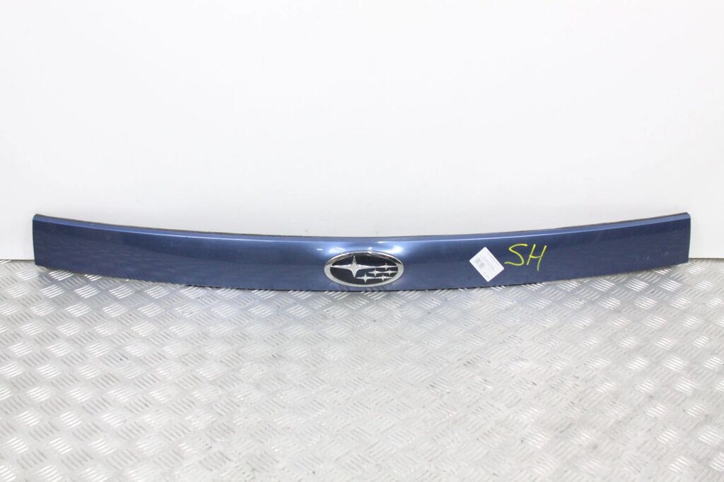Накладка на кришку багажника Subaru Forester (SH) 2008-2012 91119SC000NN (10839) від компанії Автозапчастини б/в для японських автомобілів - вибирайте Razborka6062 - фото 1