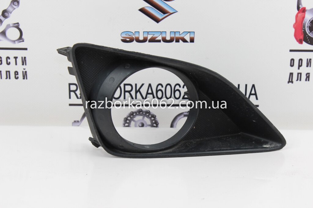 Накладка ВТФ права -10 Toyota Corolla E15 2007-2013 8148112090 (14737) від компанії Автозапчастини б/в для японських автомобілів - вибирайте Razborka6062 - фото 1