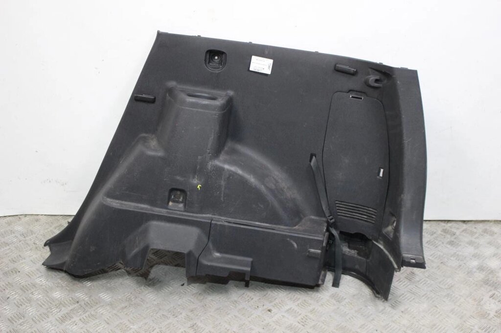 Обшивка багажника права Toyota Corolla Verso 2004-2009 647300F010B0 (73497) є глибока вм'ятина від компанії Автозапчастини б/в для японських автомобілів - вибирайте Razborka6062 - фото 1