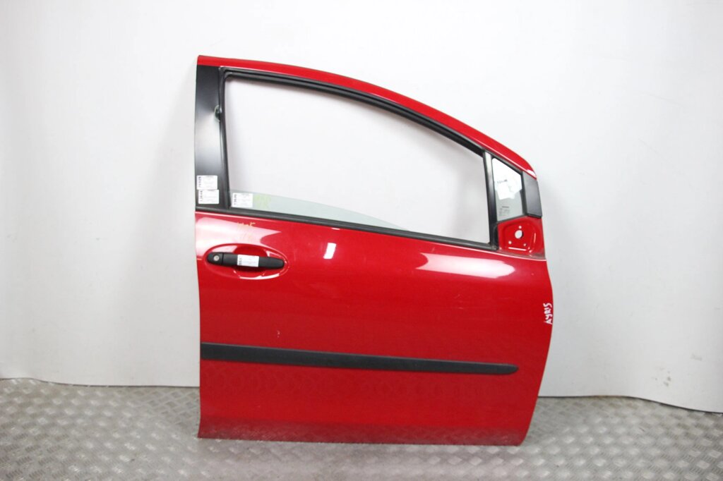 Передня права дверцята Toyota Yaris 2005-2011 6700152260 (13644) від компанії Автозапчастини б/в для японських автомобілів - вибирайте Razborka6062 - фото 1