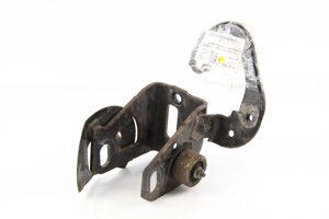 Кронштейн подушки двигуна передній 2.0-2.4 Toyota RAV-4 III 2005-2012 1231128220 (35774) в Києві от компании Автозапчасти б/у для японских автомобилей – выбирайте Razborka6062